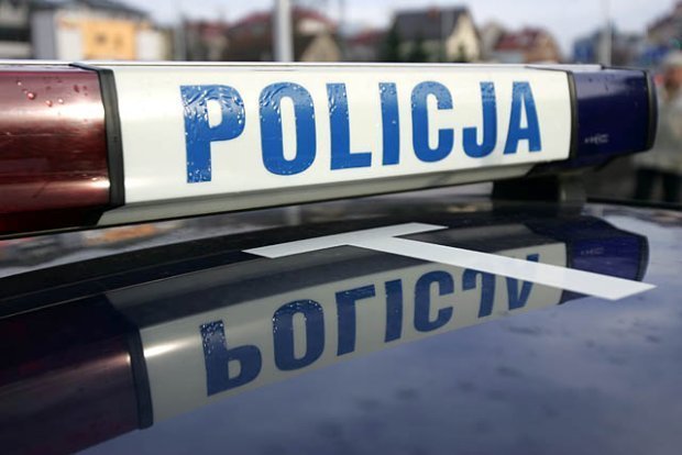 Pijany zderzył się z samochodem i... zasnął