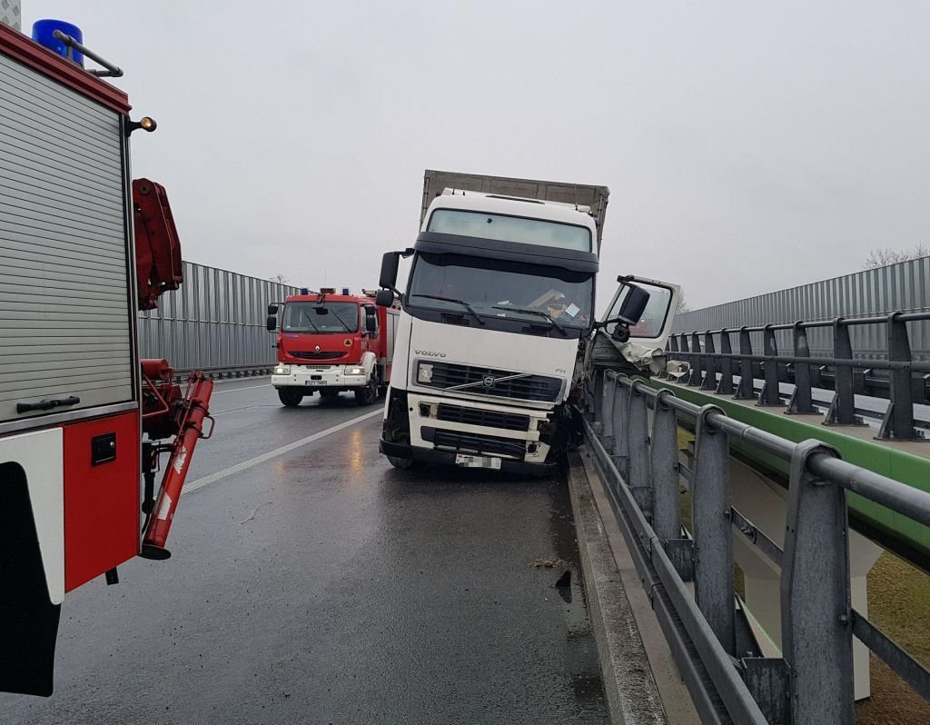 Śmiertelny wypadek na S1. Nie żyje kierowca tira [AKTUALIZACJA]