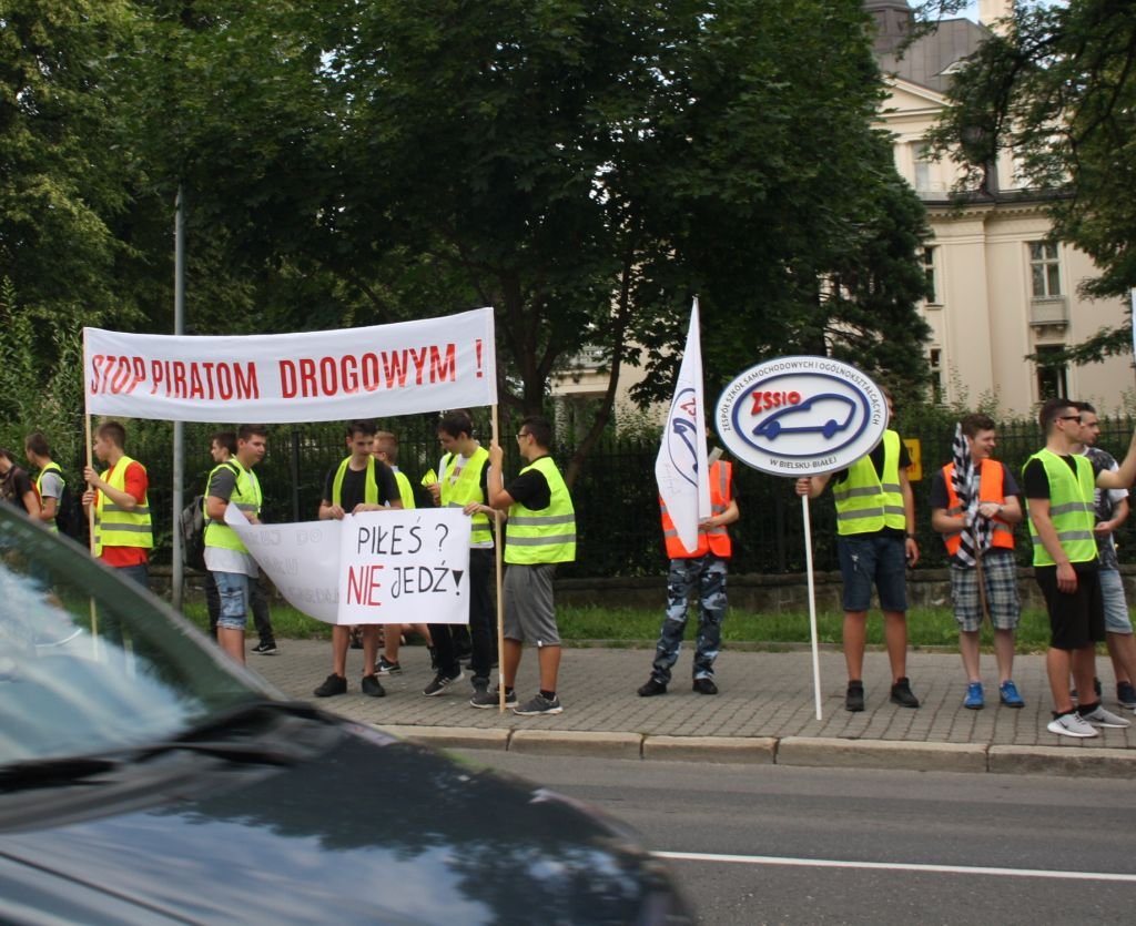 "Tankuj do baku, nie do gardła"