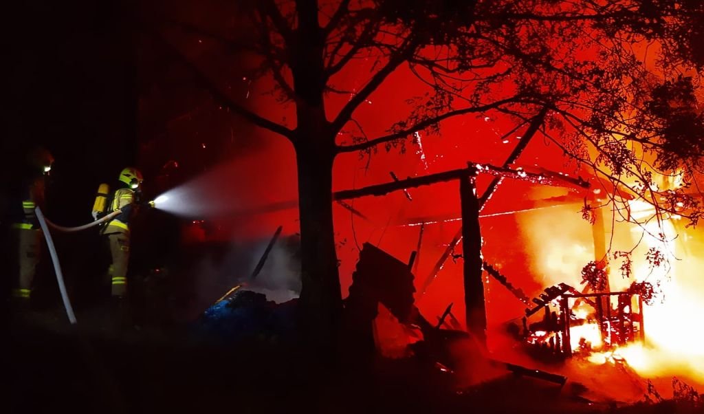 Nocny pożar domu