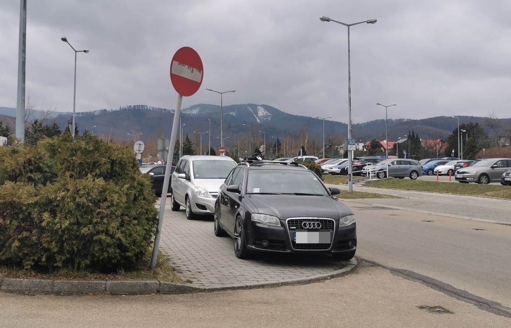 Chodnik dla pieszych, czy dla kierowców? AKTUALIZACJA
