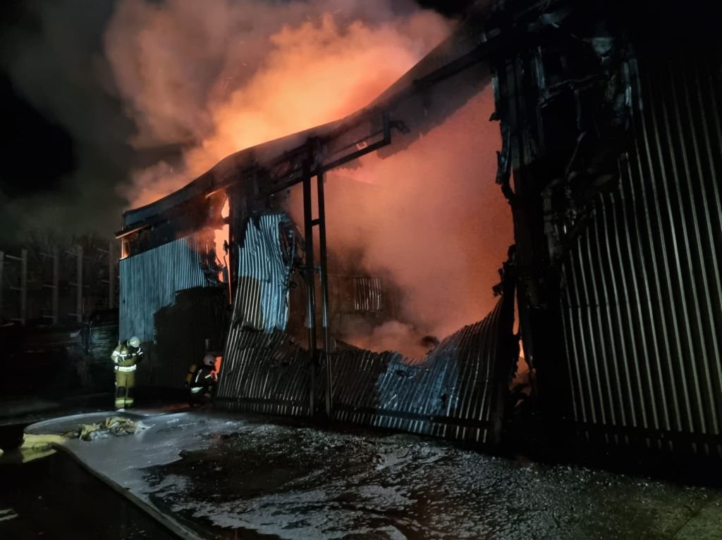 Pożar w Wapienicy. Paliła się suszarnia drewna. AKTUALIZACJA