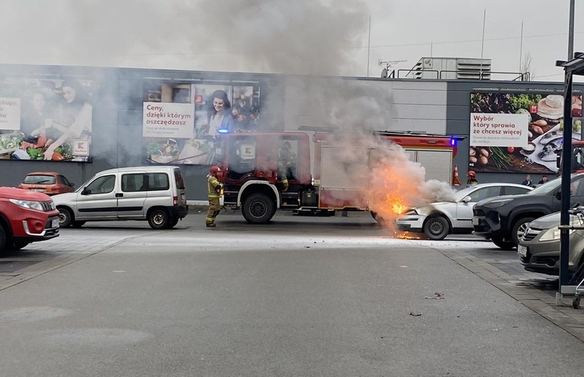 Samochód poszedł z dymem
