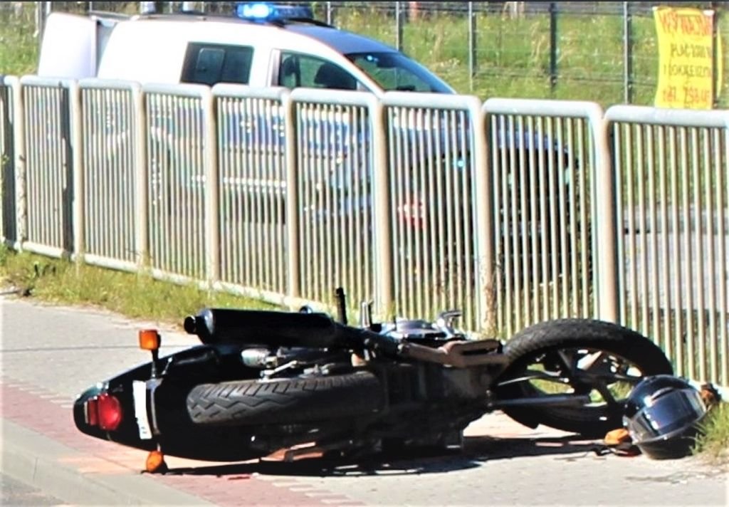 Groźny Wypadek Motocyklisty W Kętach. Uderzył W Krawężnik Podczas Wyprzedzania