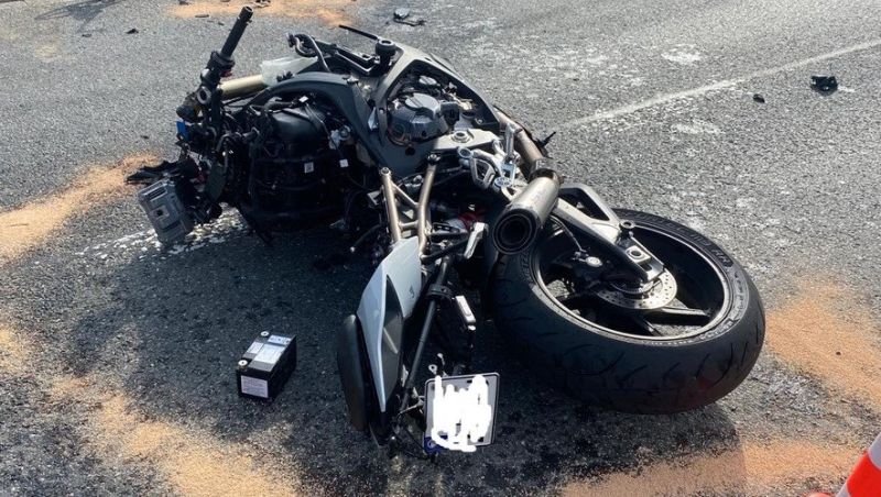 Kolejny Poważny Wypadek. Nieprzytomny Motocyklista Odleciał Śmigłowcem Do Szpitala