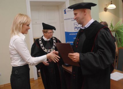Pierwsi ratownicy medyczni z dyplomami
