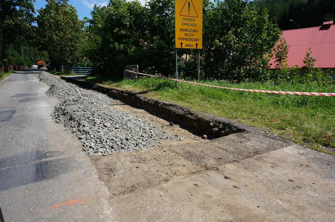 Trwa remont drogi powiatowej w Cięcinie