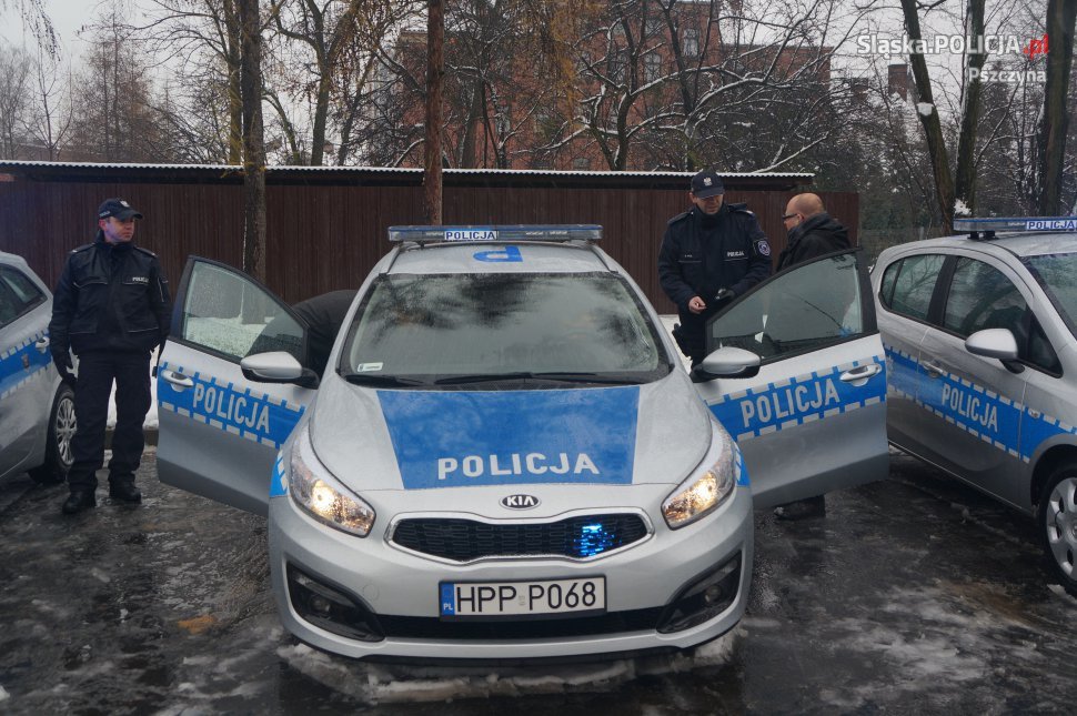 Policyjne patrole w nowych samochodach