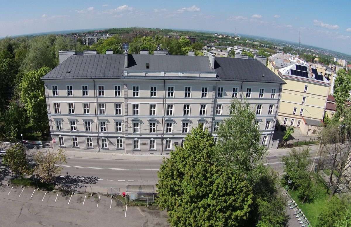 Zapraszają absolwentów i pracowników!