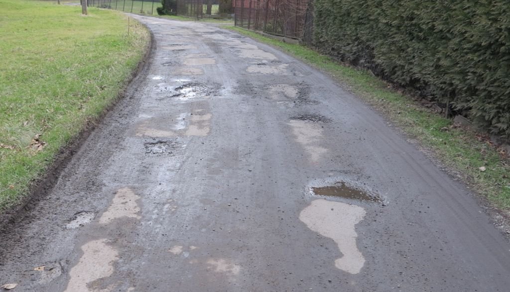 Droga w tragicznym stanie. Uda się wyremontować?
