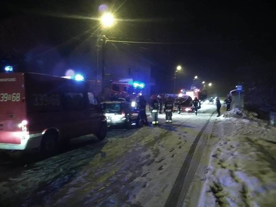 Czołowe zderzenie. Jedna osoba w szpitalu