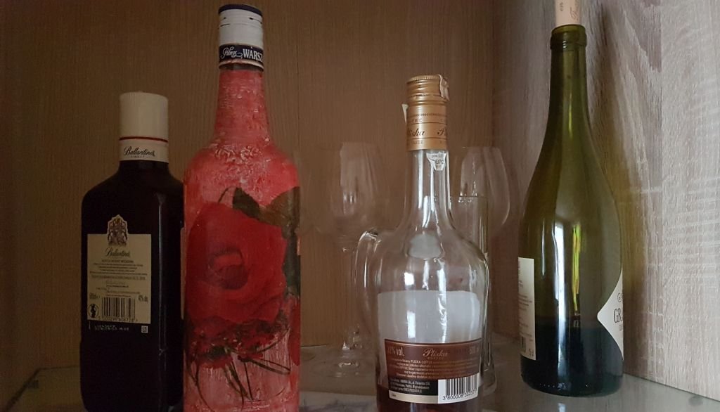 Mieszkania obrzucone kamieniami. Za dużo alkoholu?