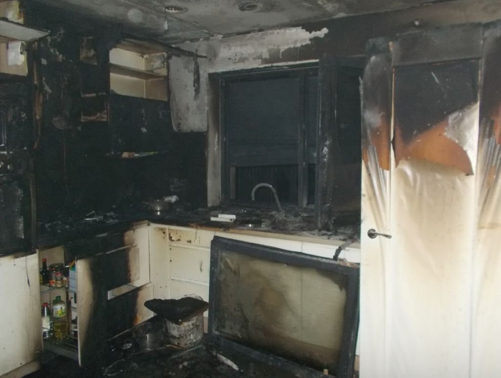 Pożar domu. 31-latka przewieziono do "oparzeniówki"