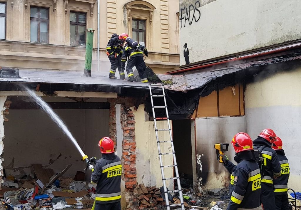 Paliły się pomieszczenia gospodarcze