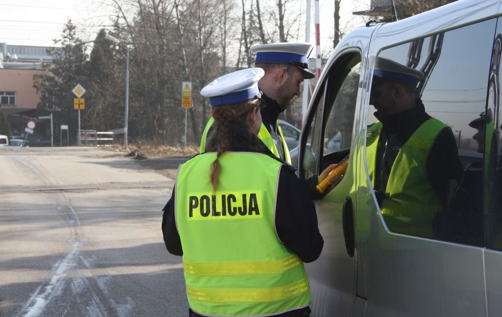 Siła tak duża, jak gdy samochód miażdży puszkę