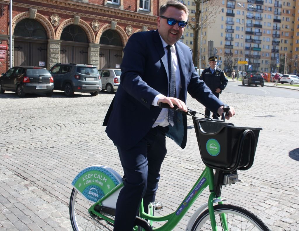 Prezydent na rowerze. Miejski system powrócił WIDEO