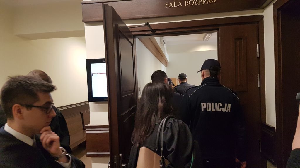 Oskarżeni o gwałt zbiorowy na wolności