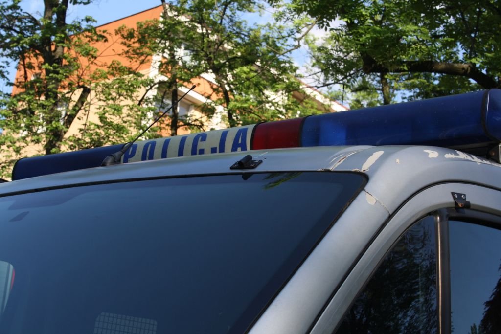 Wypadek w szkole. 12-latek wypadł przez okno