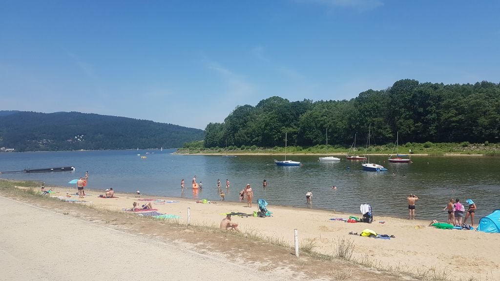 Kąpieliska nie ma, ale kąpiących się jest wielu...