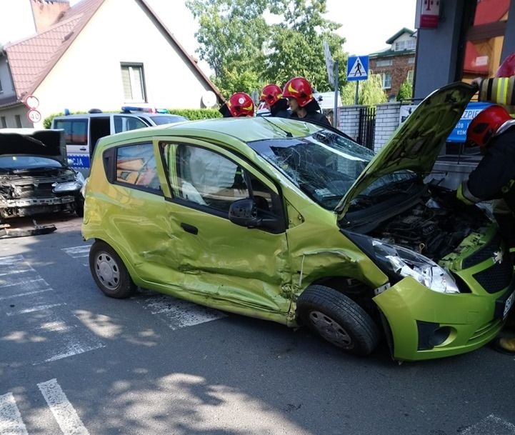 Wypadek na skrzyżowaniu. Sprawczyni bez prawa jazdy