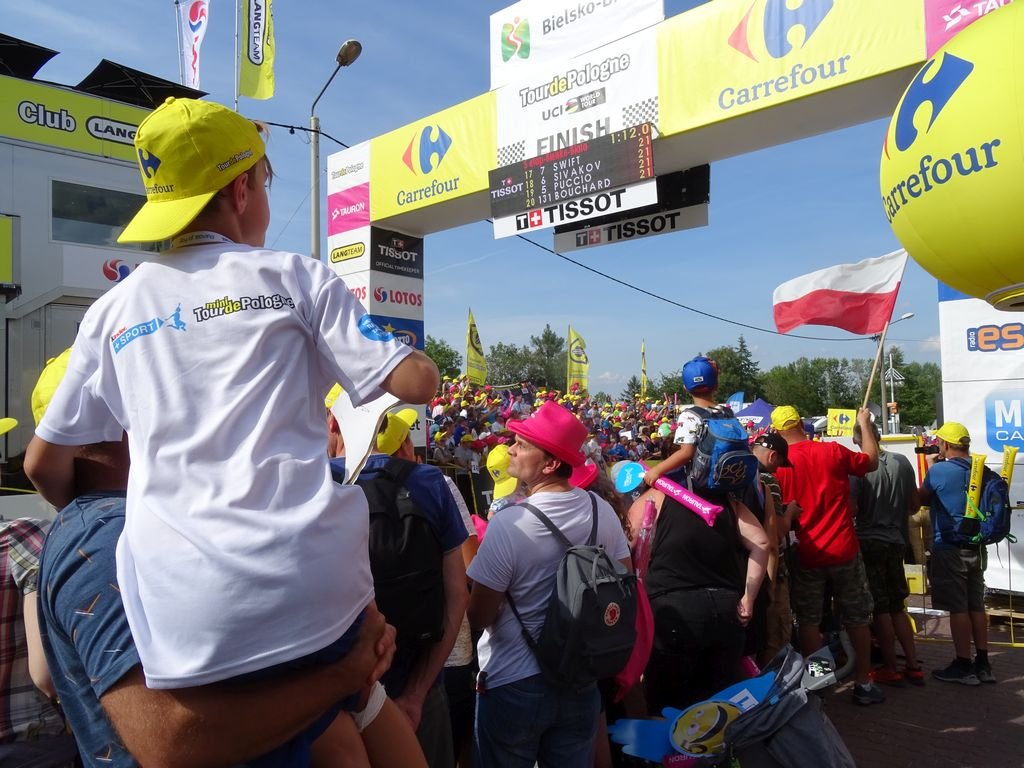 76. Tdp. Na Metę W Bielsku-Białej Wpadł Peleton