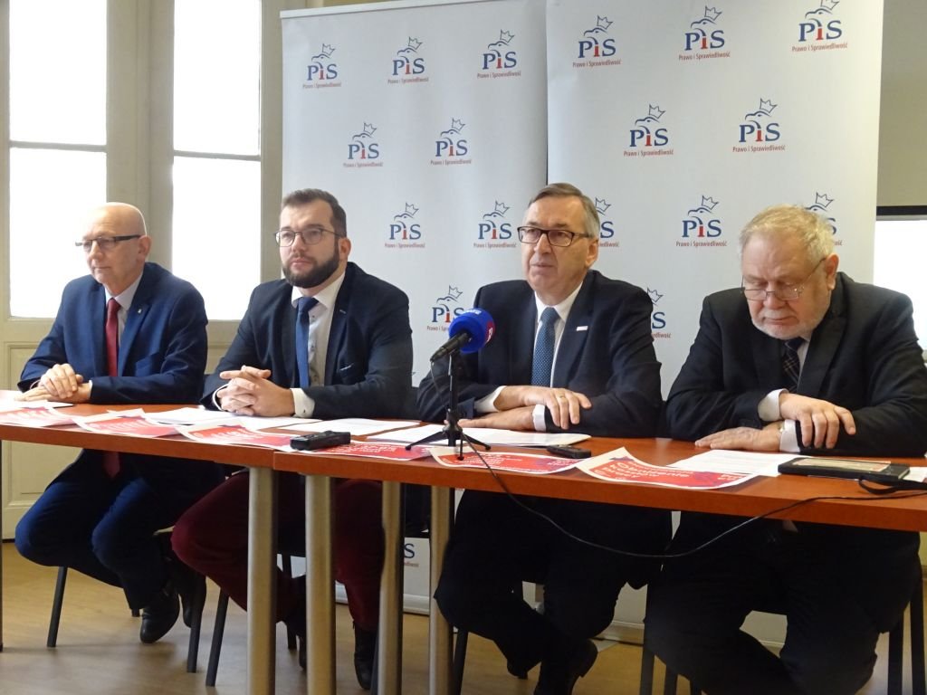 PiS odkrywa karty. Oto kandydaci do Sejmu i Senatu