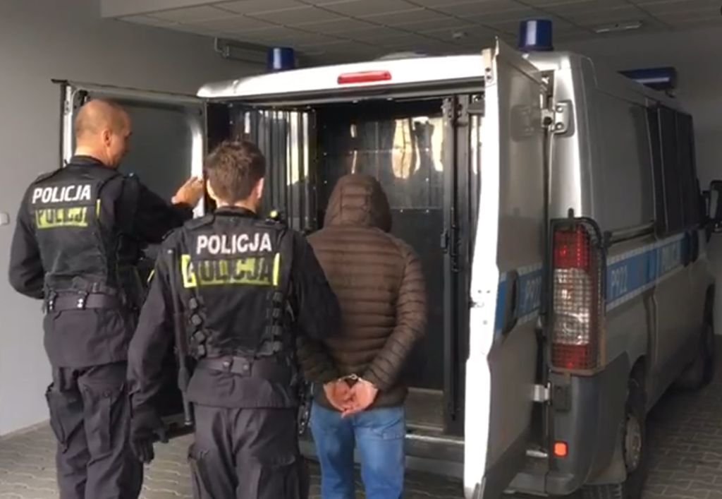 Wpadł do jego mieszkania, pobił  i zażądał 40 tys. zł