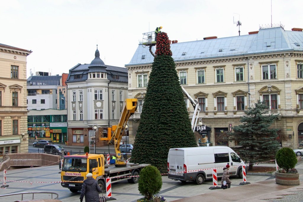 Świąteczne dekoracje na ulicach. Jest niespodzianka