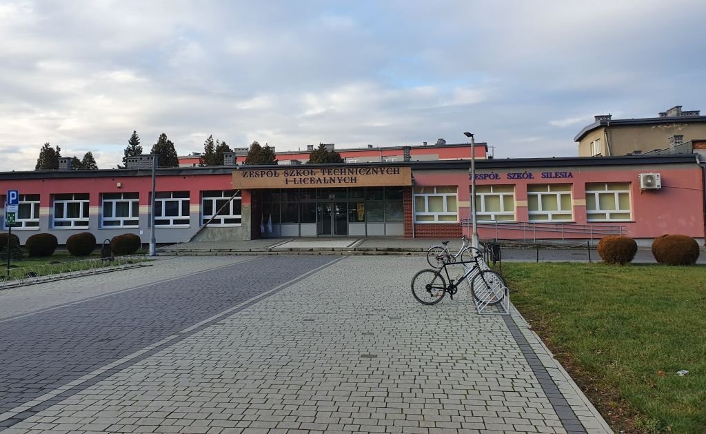 Póki co nie połączą szkół. Decyzję odłożono