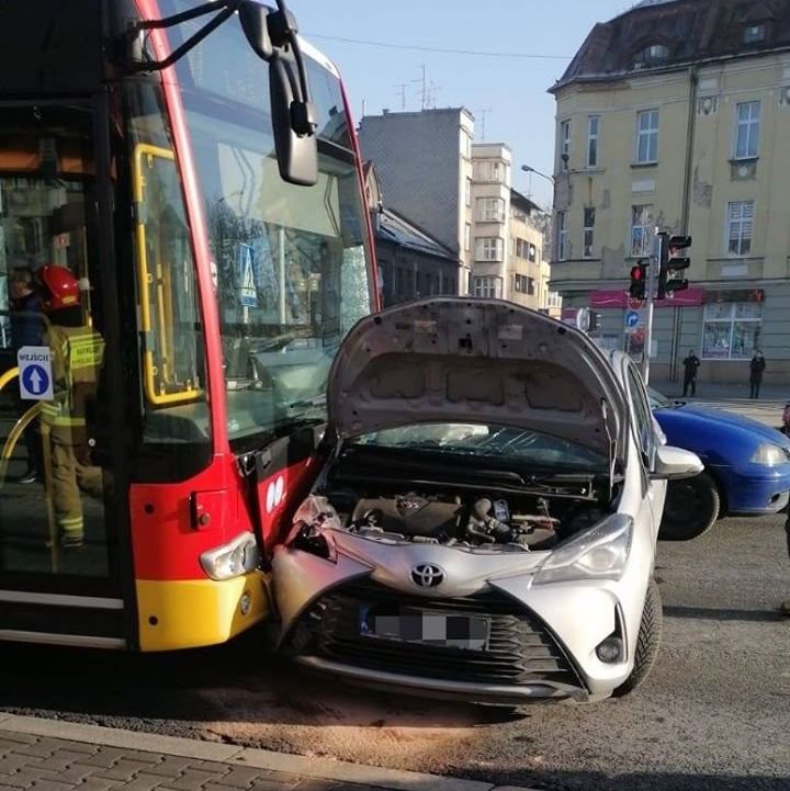 Wypadek z udziałem autobusu MZK [AKTUALIZACJA]