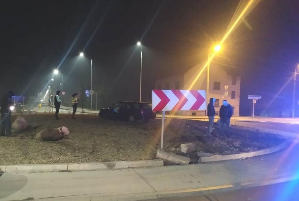 Utknął na rondzie. Miał 3 promile