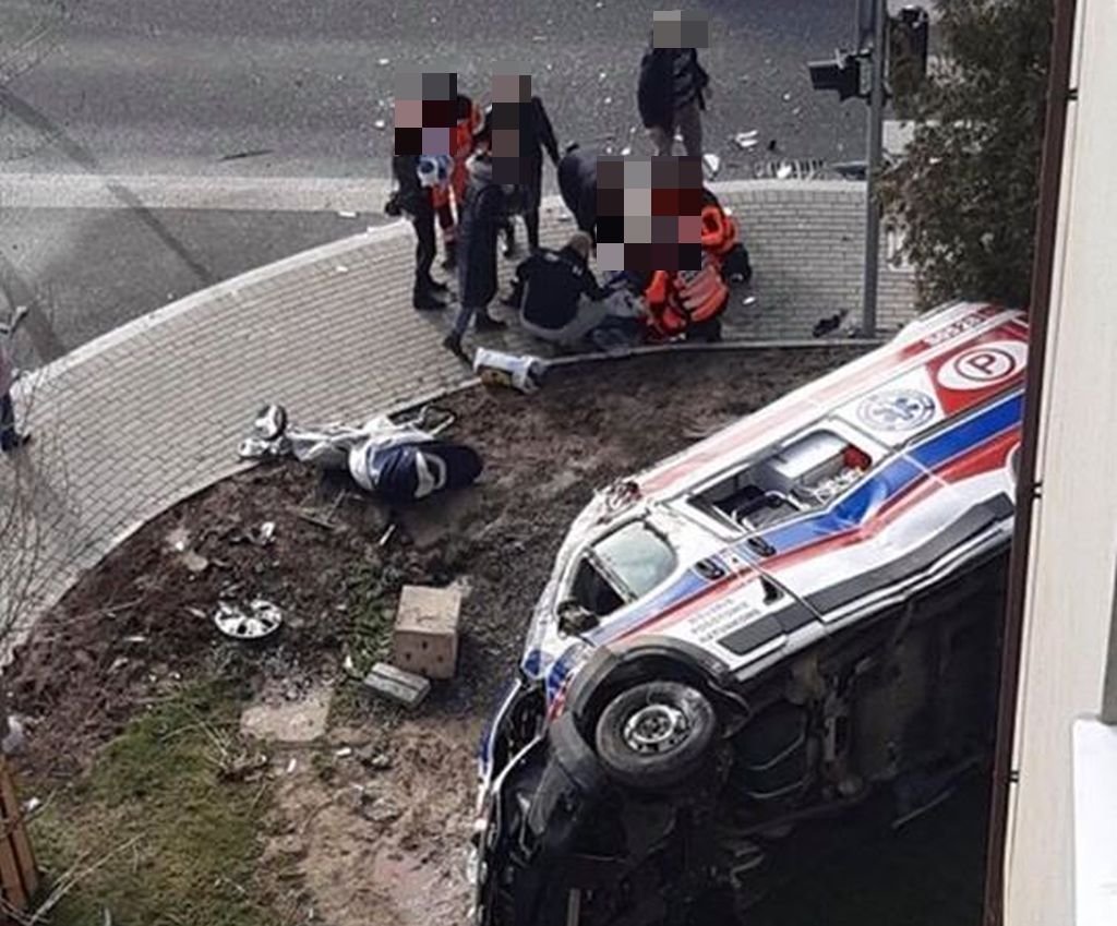 Bielsko-Biała: zderzenie karetki z busem