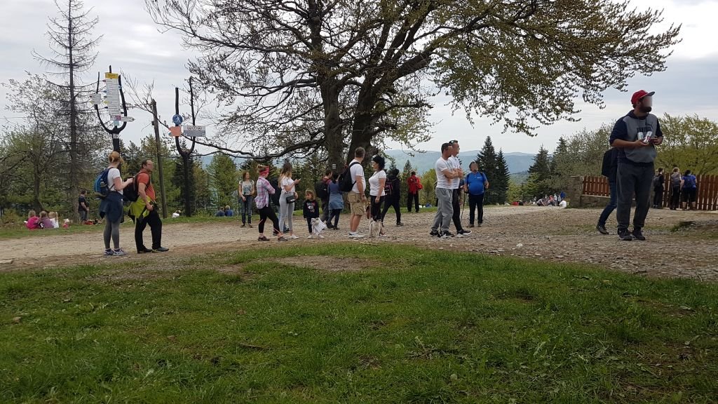 W górach nie ma dystansu. A na ulicach maseczek