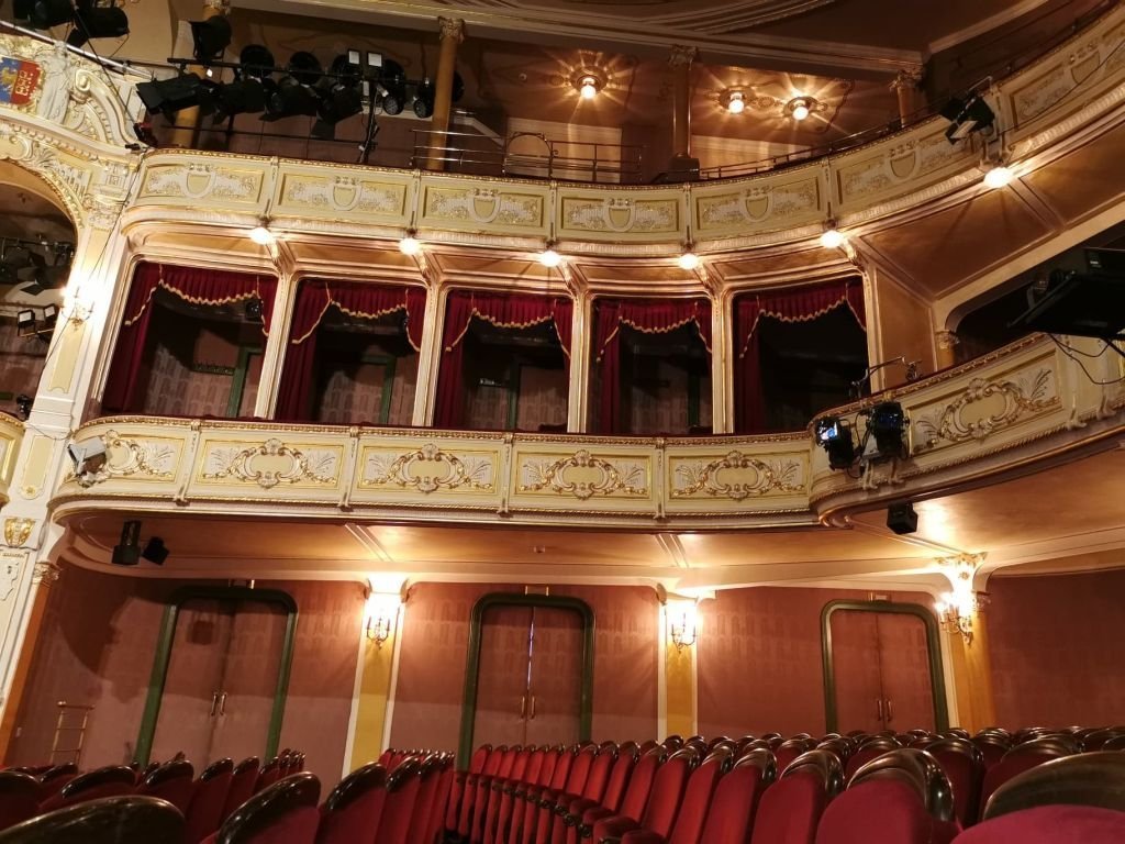 Teatr wraca do gry i wystawiania spektakli