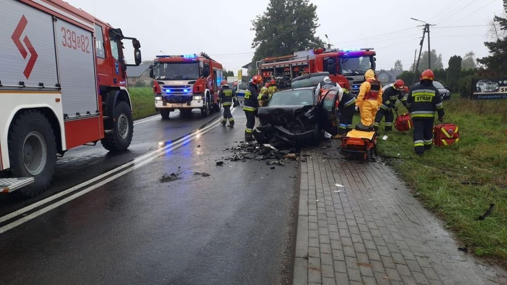Czołowe zderzenie. Są ranni