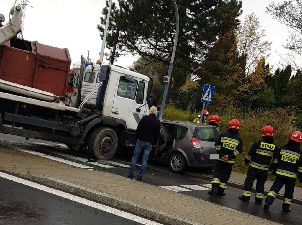 Zderzenie trzech pojazdów [AKTUALIZACJA]