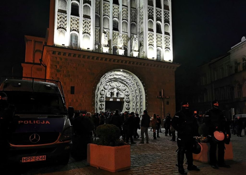 "Straż Narodowa powstała po to, by bronić kościołów"