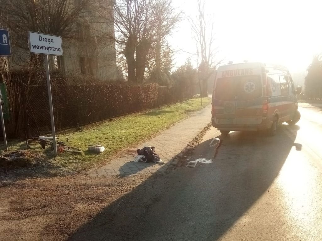 Zderzenie samochodu z rowerzystą