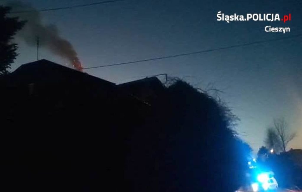 Domownicy spali. Pożar zauważyli policjanci