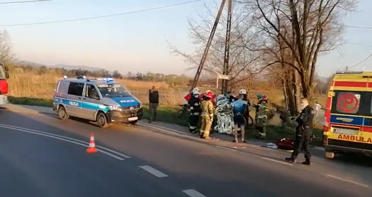 Samochód wjechał w kolarzy [AKTUALIZACJA] Wiadomości