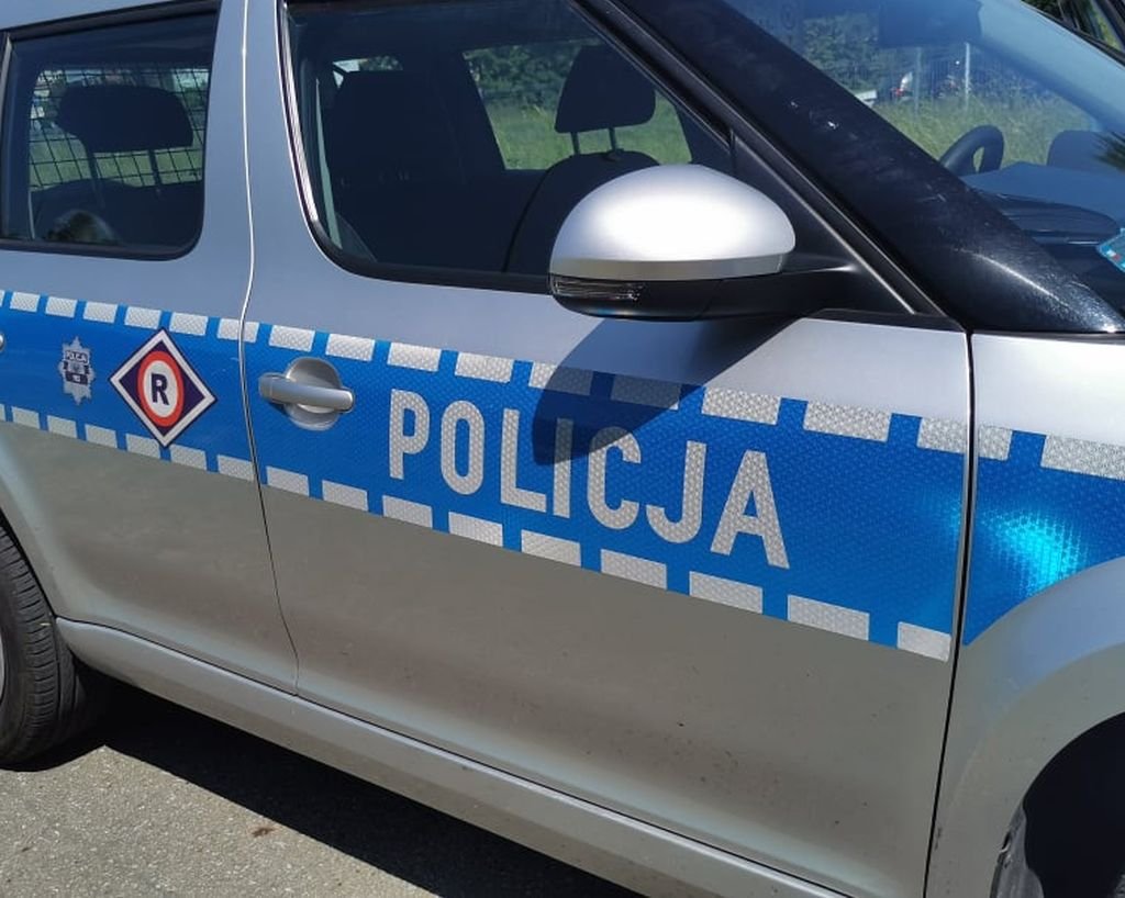 Zderzenie trzech pojazdów. Są osoby poszkodowane