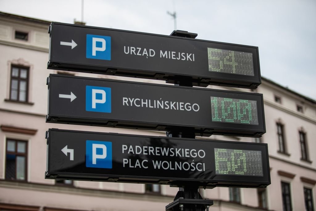 Naprowadzają i informują