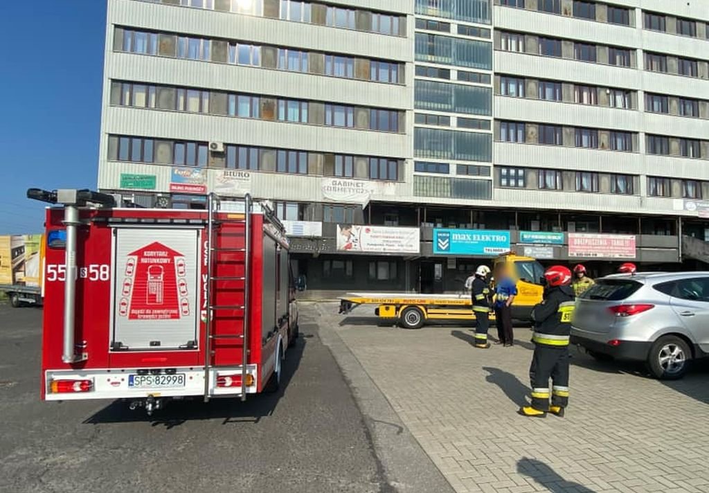 Zatrzaśnięte kluczyki w aucie. Błyskawicznie przeprowadzono akcję, bo w środku było dziecko
