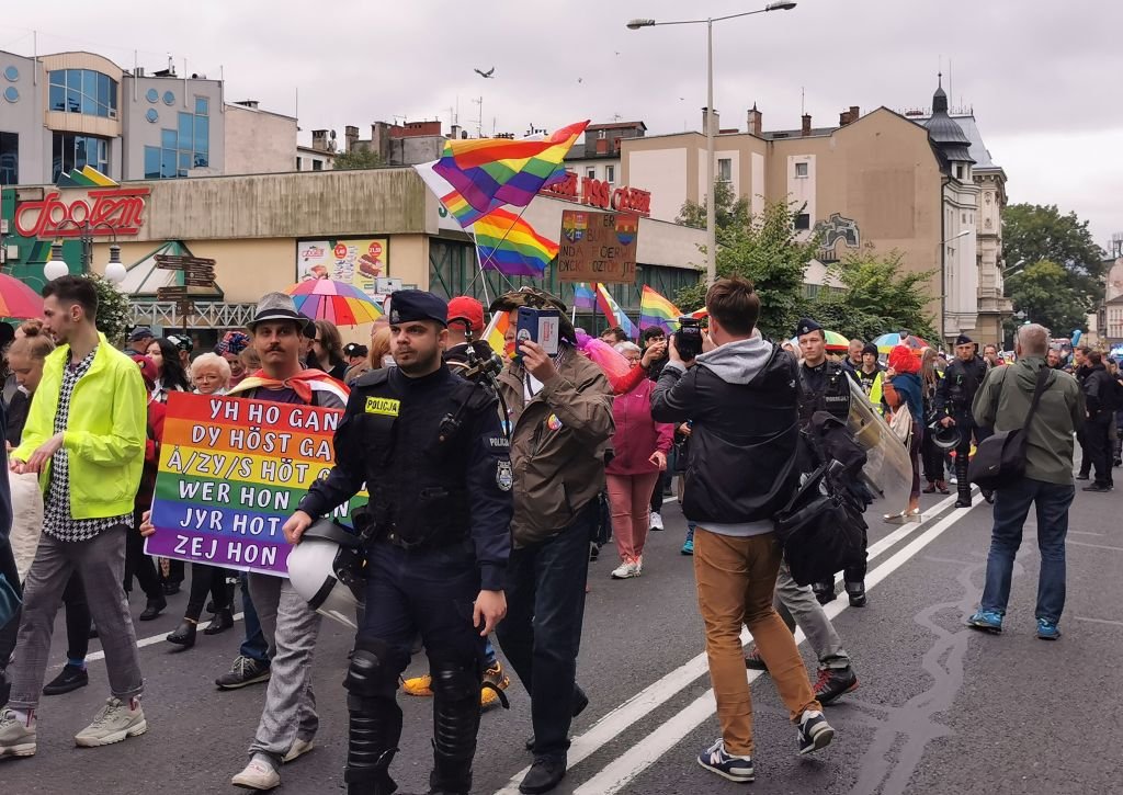 Przez centrum miasta przeszedł Marsz Równości. W tłum rzucono petardę