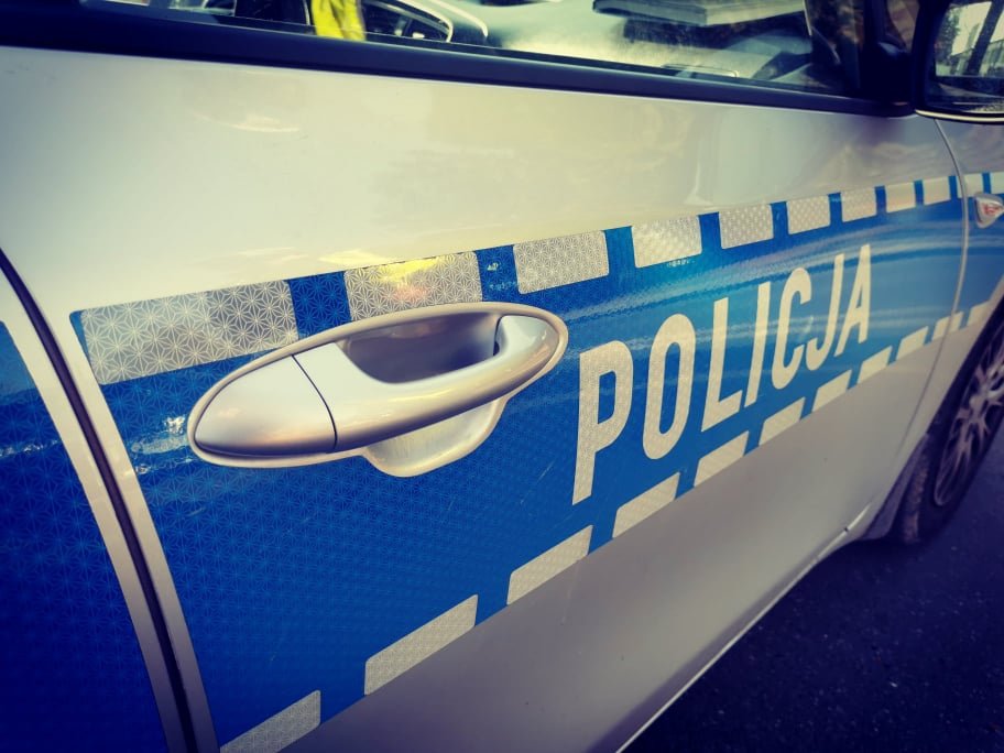 Była pijana i zadzwoniła po policję. Twierdziła, że doszło do napadu a jej znajomy nie żyje
