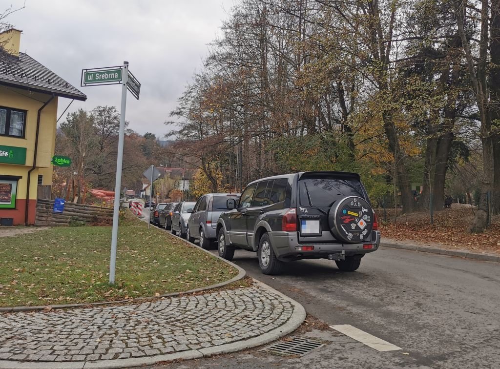 Chodnik rampowy i przepuszczalna kostka
