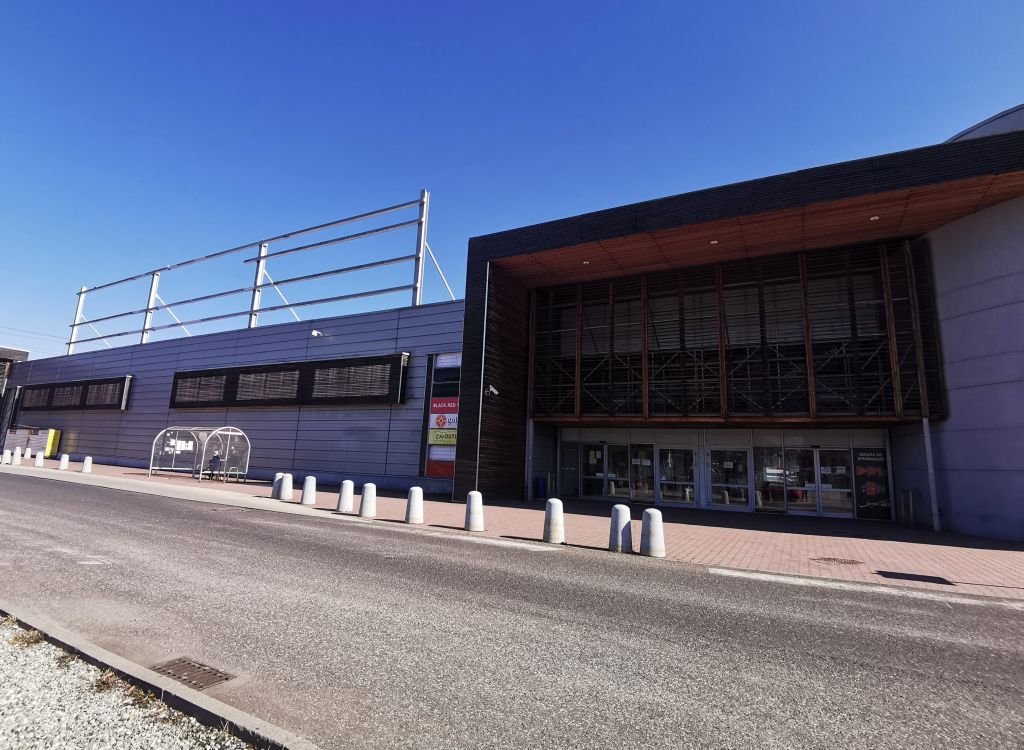 Miasto przejmuje pawilon po TESCO. Będzie tam punkt zaopatrzenia