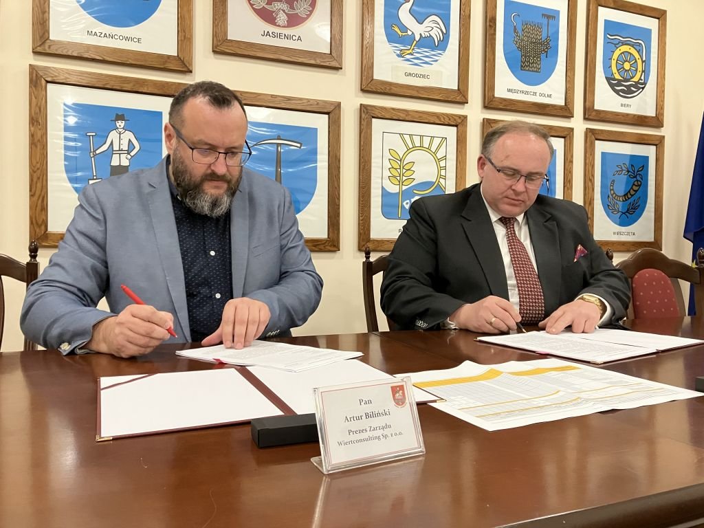 Umowa podpisana, kiedy założymy kąpielówki?