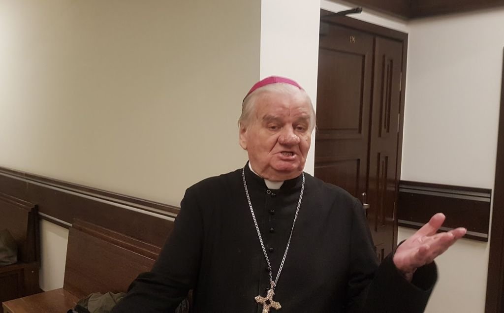 Ofiara księdza pedofila żąda odszkodowania. Zeznawał biskup