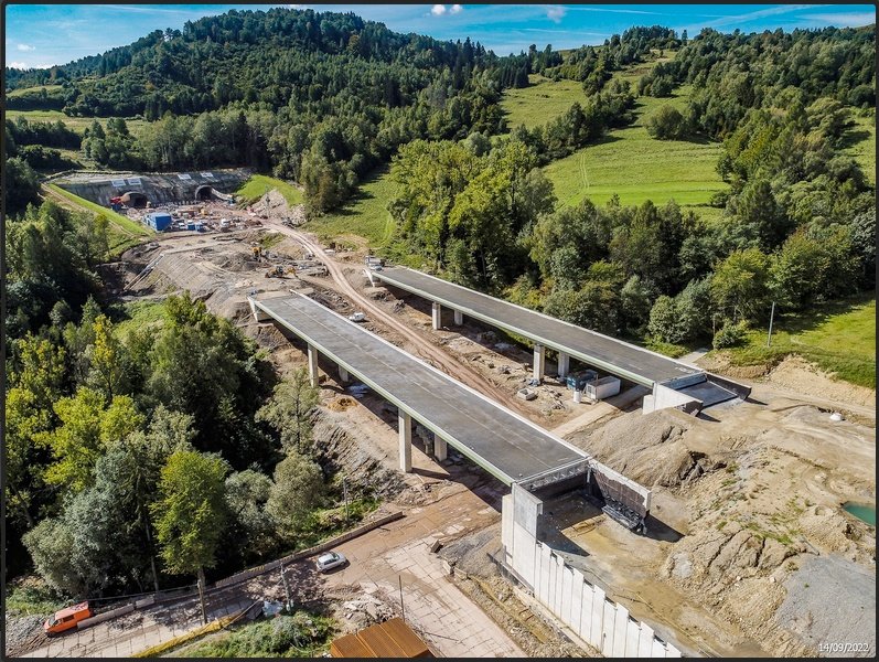 Estakada, tunele. Cały czas do przodu